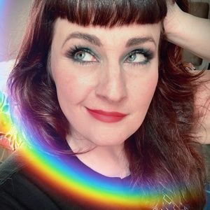 Midsize-Plus Vintage Style Lover